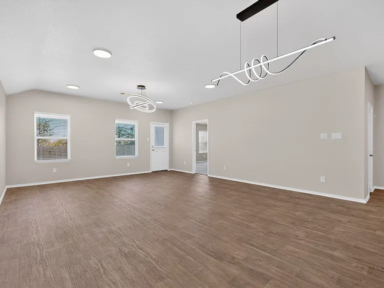 218 Sickle Loop — Photo 4