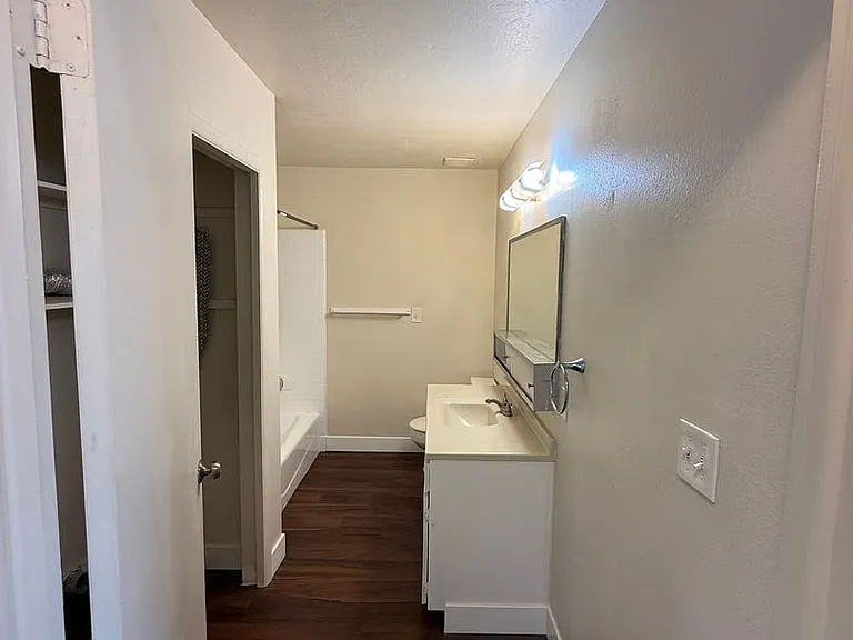 735 W Carter Dr. — Photo 11