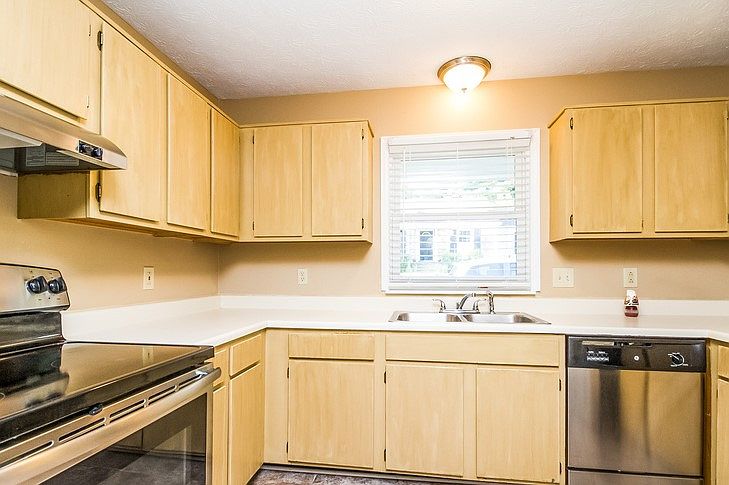 2nd image of 5476 Village Way