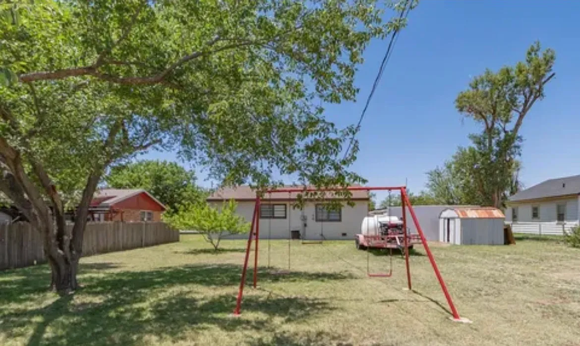3 bed, 1056 sqft, $2,400 — Photo 4