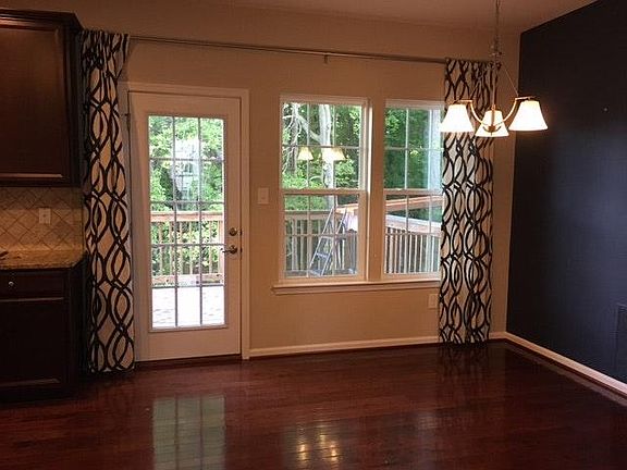 Dining/Breakfast Area