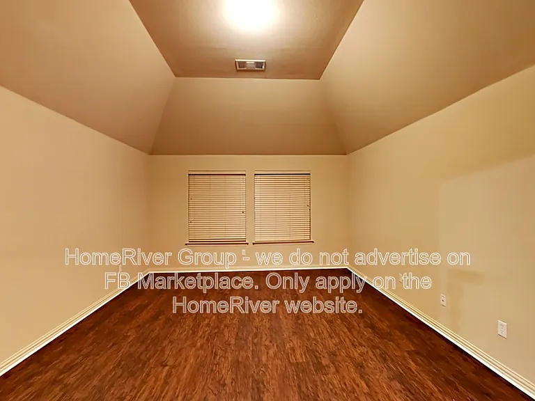 643 E Sandra Ln — Photo 6