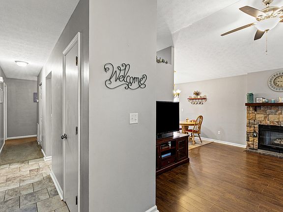 4th image of 1213 Crown Cir