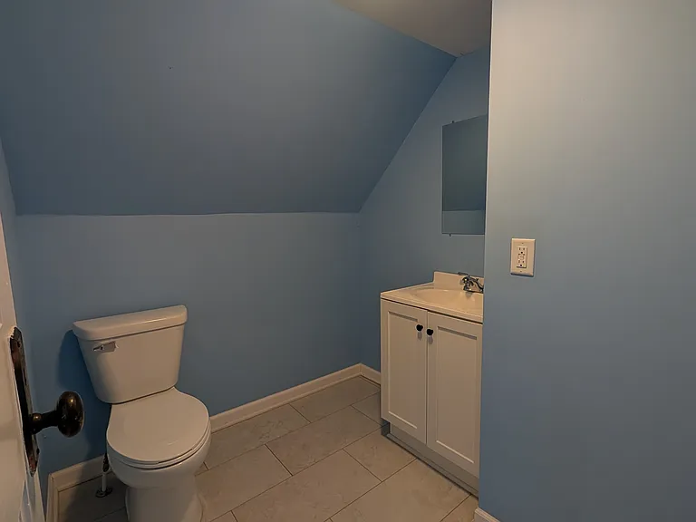 423 E Washington St — Photo 6