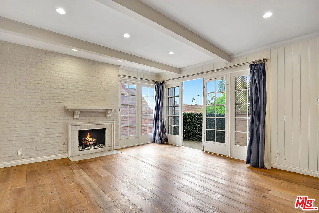 2 bed, 2.0 bath, 1800 sqft, $6,000 — Photo 2