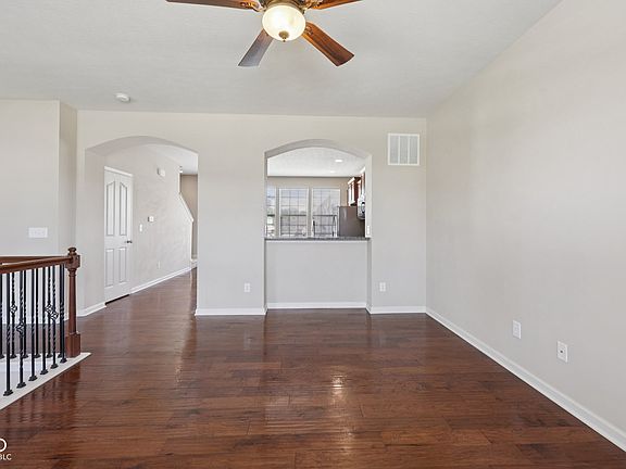 3rd image of 12680 Tamworth Dr