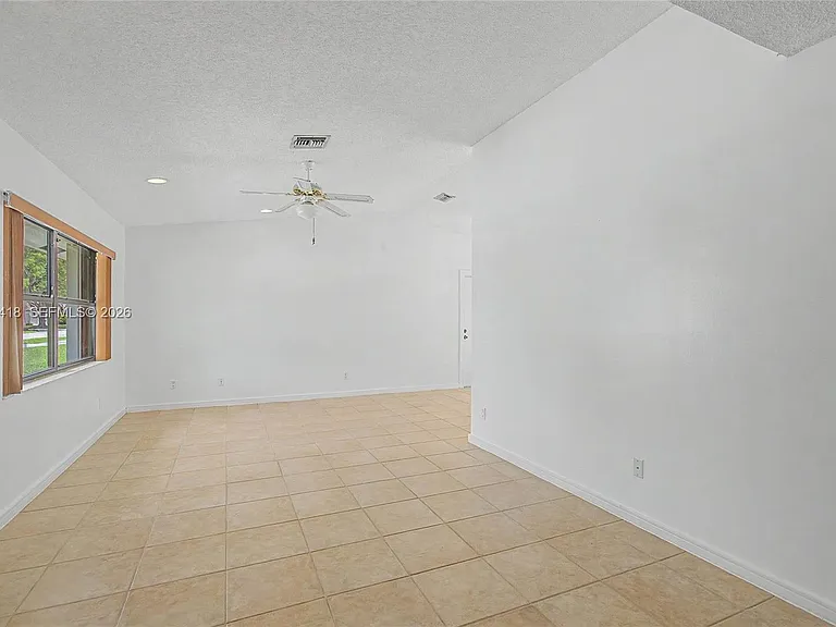 10711 SW 116th Ave — Photo 10