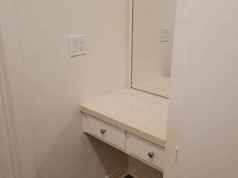 100 - Kimberly Apartments — Photo 5