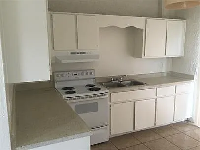 3029 E Danbury Rd — Photo 3