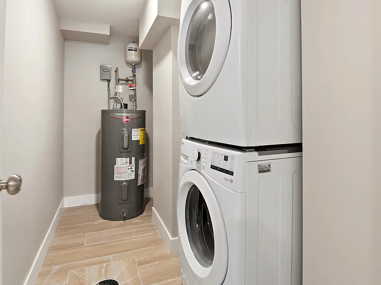 1592 Meade St #B — Photo 16