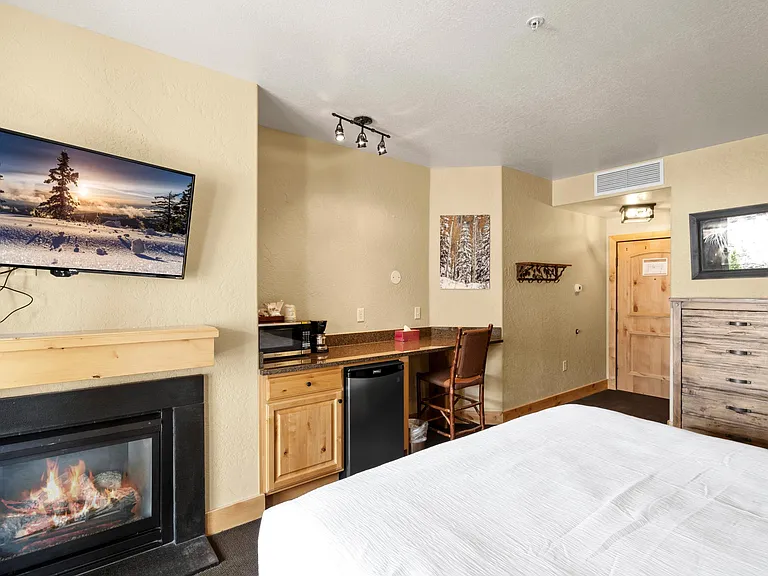 Primary Bedroom with 1 King Bed