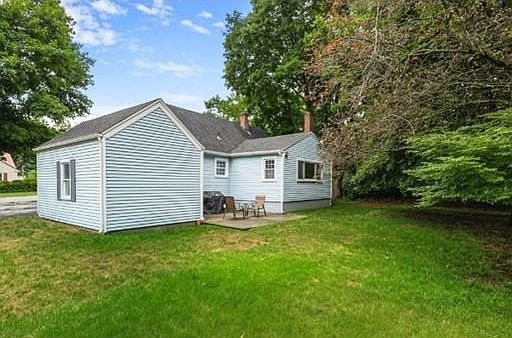 3rd image of 6 Fairlawn St