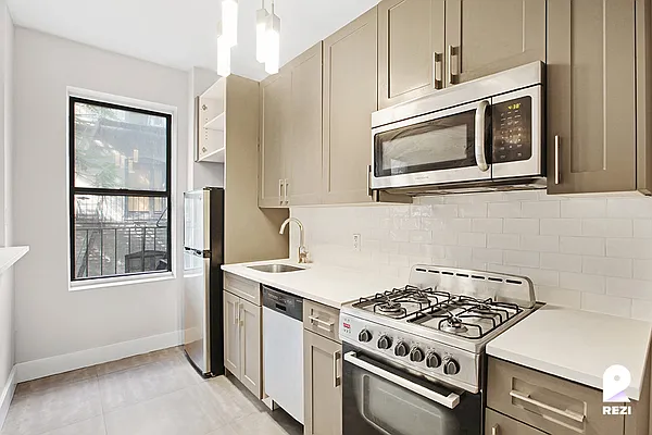 Rented by REZI | media 9