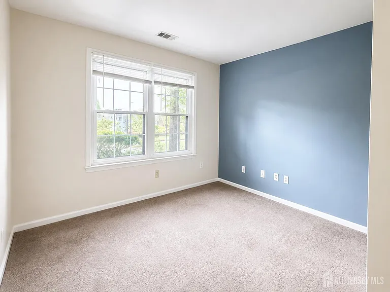 903 Woodhaven Dr — Photo 5