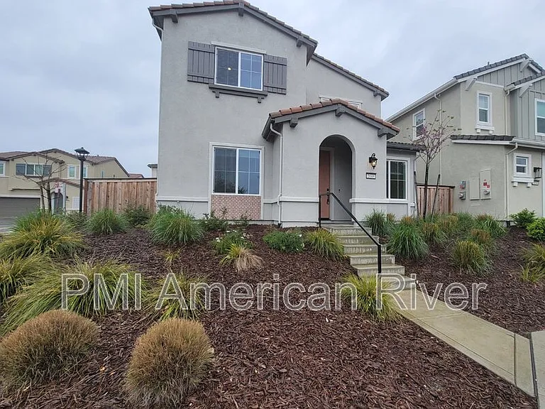 1648 Scarlet Ash Ave — Photo 1