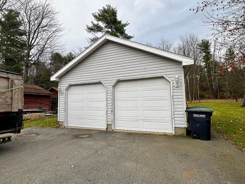 2nd image of 444 Corlear Dr