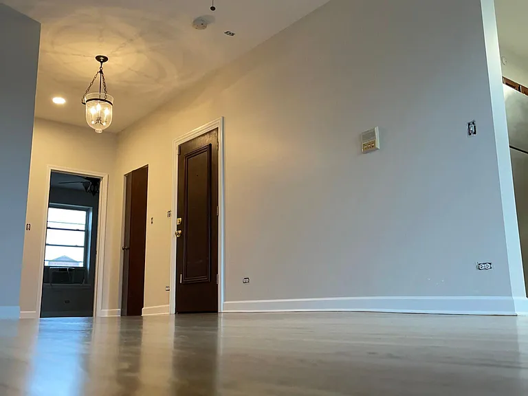 3238 W Berteau Ave #2E — Photo 17