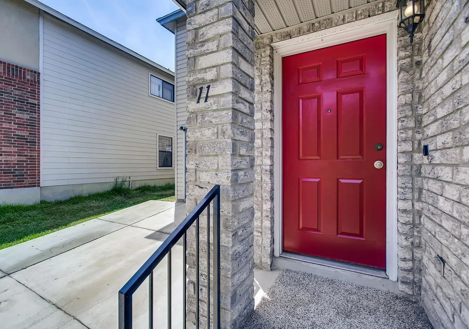 Beautiful 4-Bedroom Home Near Medical Center — Photo 2