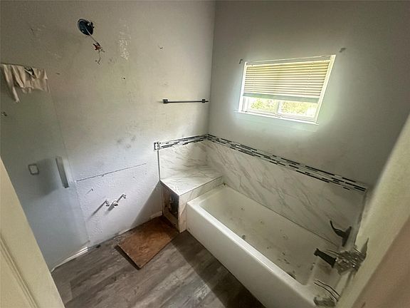 5th image of 4713 Earline St