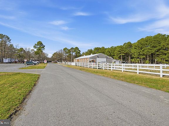 5th image of 89 Hunting Quarter Rd