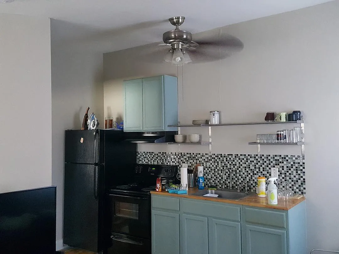 1 bed, 450 sqft, $1,050 — Photo 1
