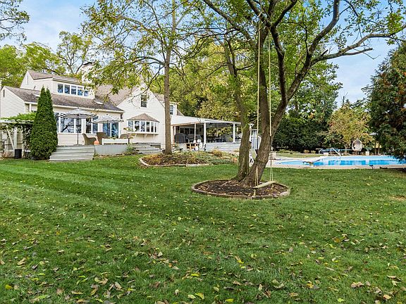 4th image of 3812 Riverview Dr