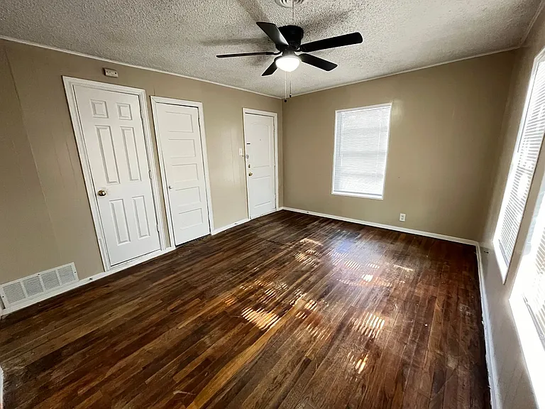 800 Audra Ln — Photo 45