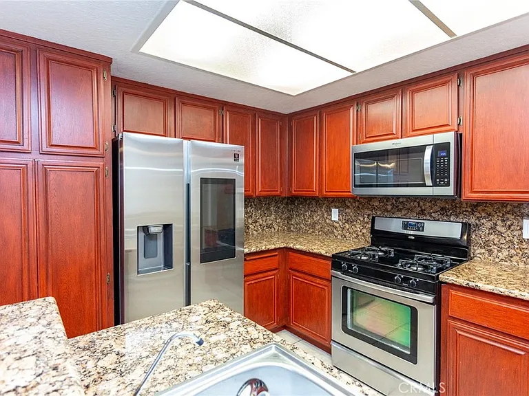 1653 Toyon Pl — Photo 2