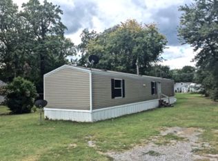 409 6th St, Carmi, IL 62821