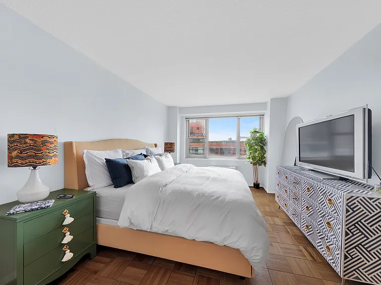 300 E 40th St #29N — Photo 4
