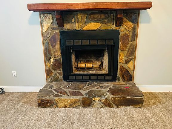 3rd image of 207 Hillcrest Dr