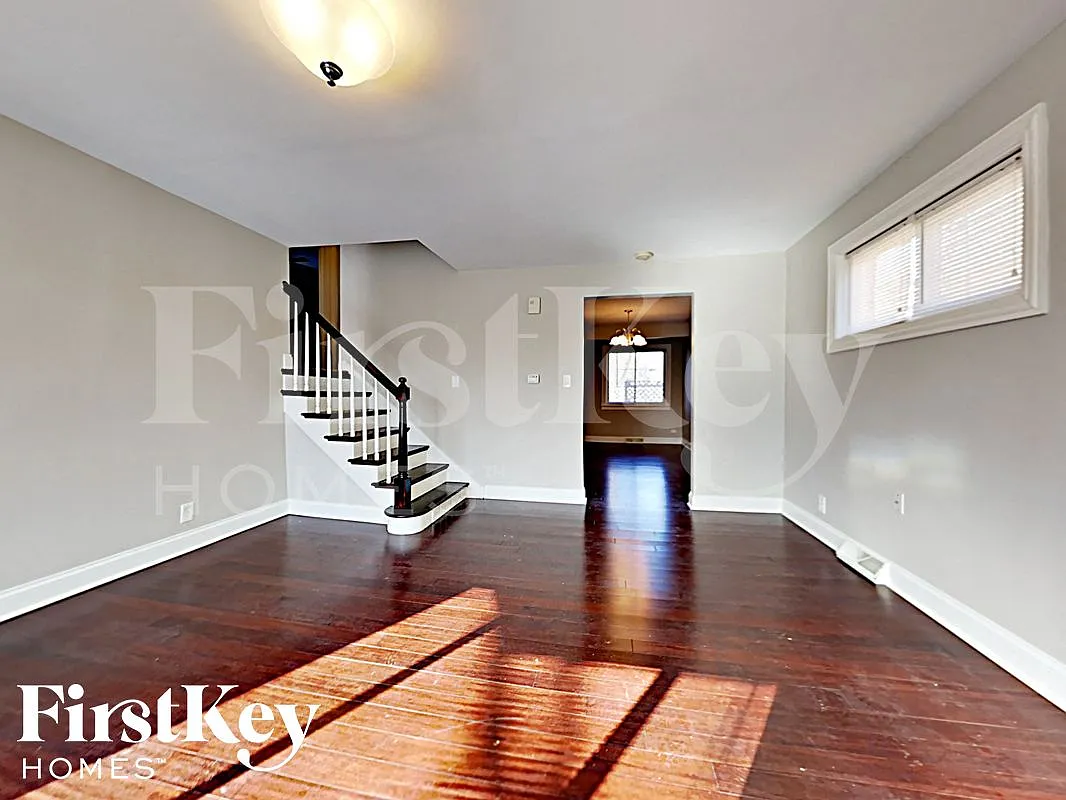 3 bed, 2.0 bath, 1250 sqft, $2,730 — Photo 3