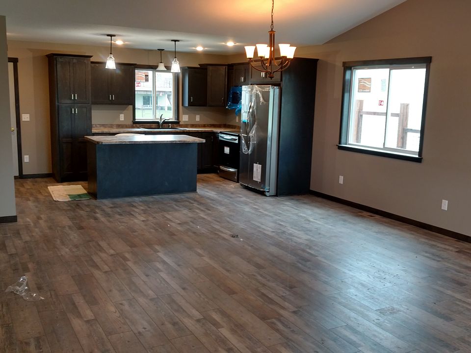 2nd image of 645 17th St S