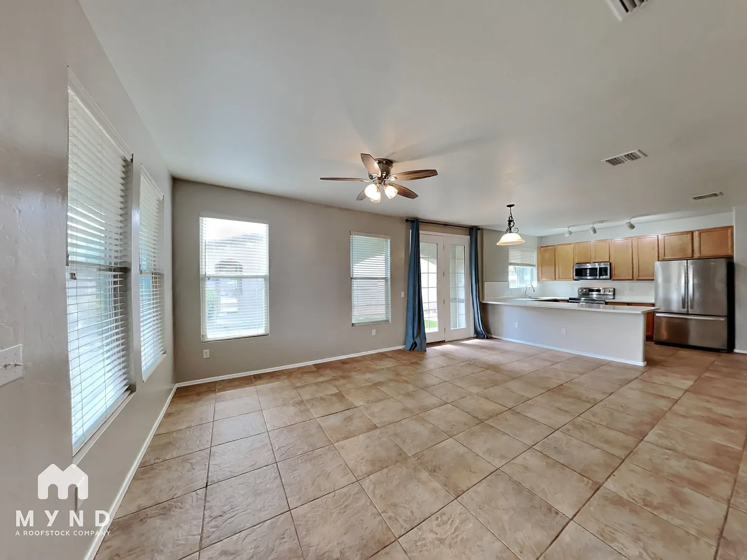 3 bed, 2.5 bath, 1661 sqft, $1,795 — Photo 3