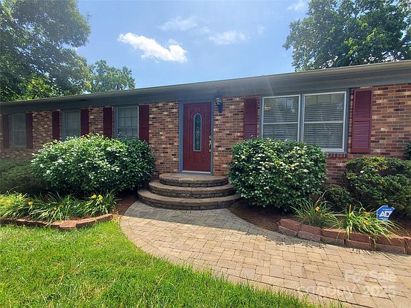 3rd image of 2104 Farmbrook Dr