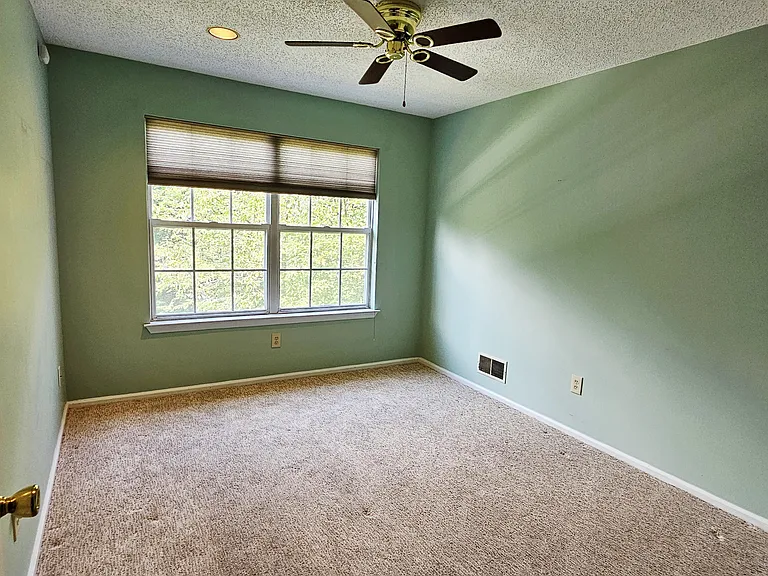 1990 Mattis St #1990 — Photo 10