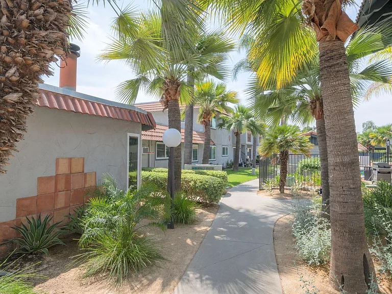 Villa Hermosa Apartments — Photo 10