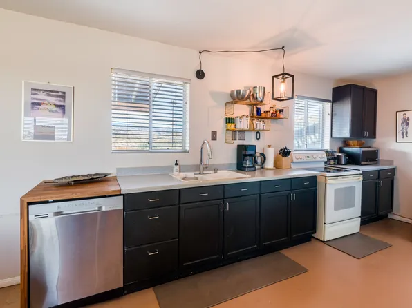 5120 Tom Mix Rd, Pioneertown, CA 92268