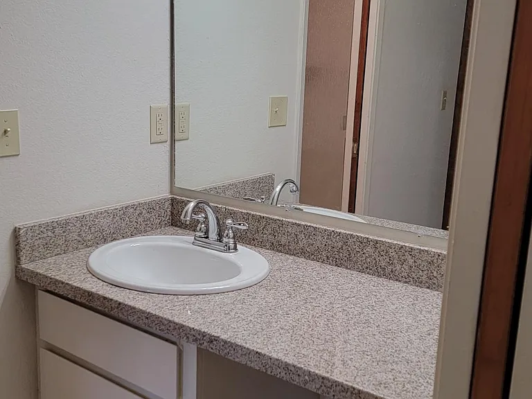 Royal Ambassador Apartments — Photo 33