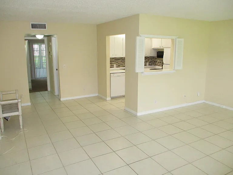 506 Mansfield Dr #M — Photo 3