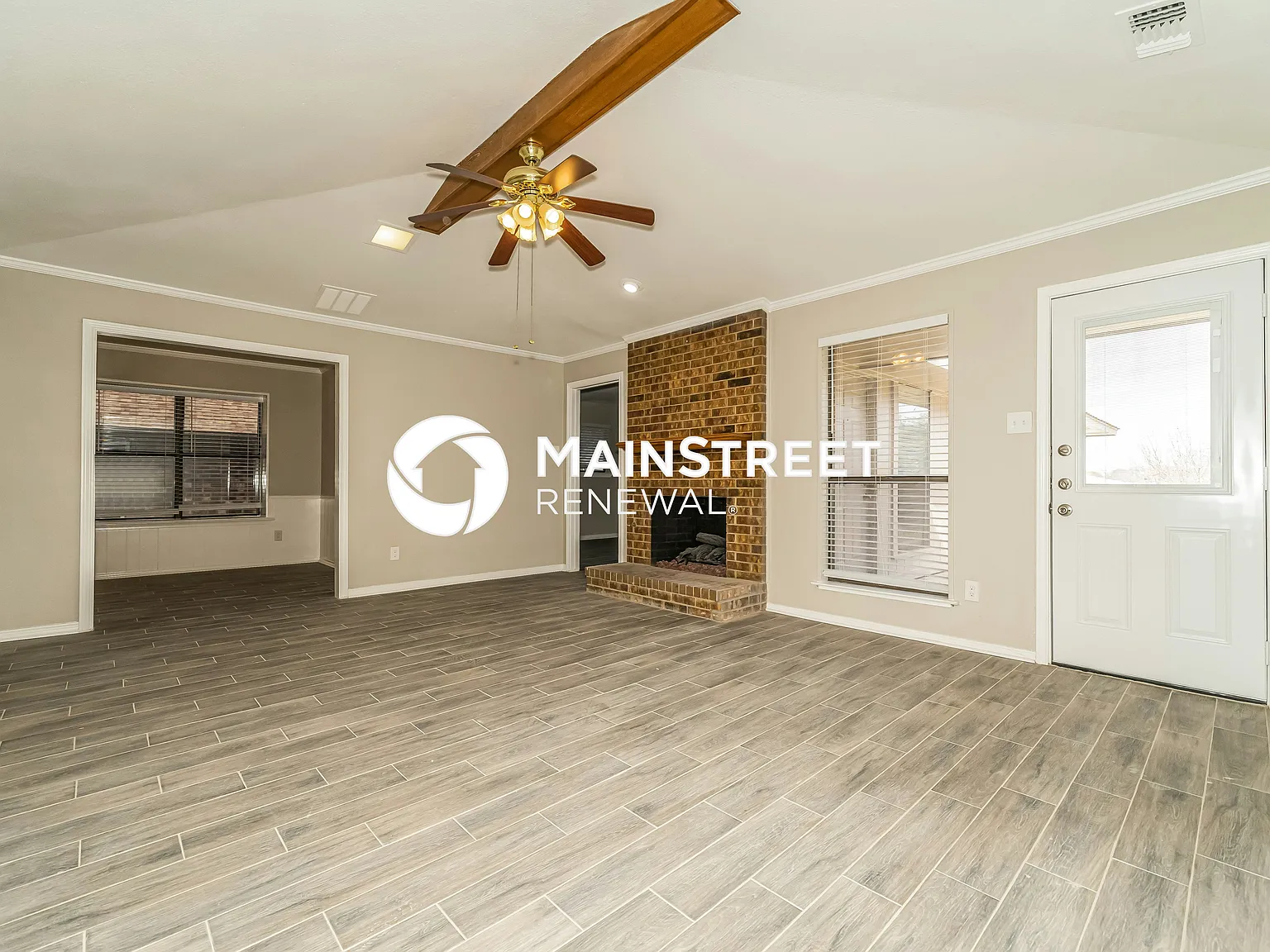 1615 St James Dr — Photo 2
