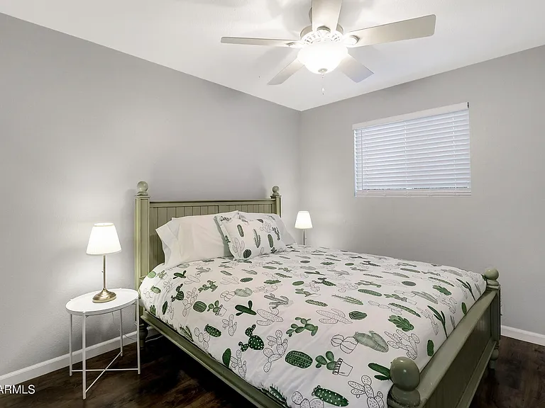5803 S Kenwood Ln — Photo 9