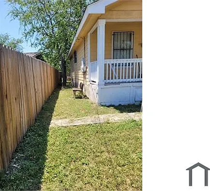 228 Azucena St — Photo 2