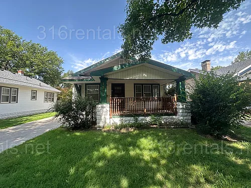137 N Athenian Ave Photo 1
