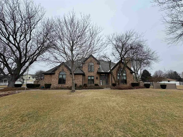 1406 Sheridan Pl, Hastings, NE 68901