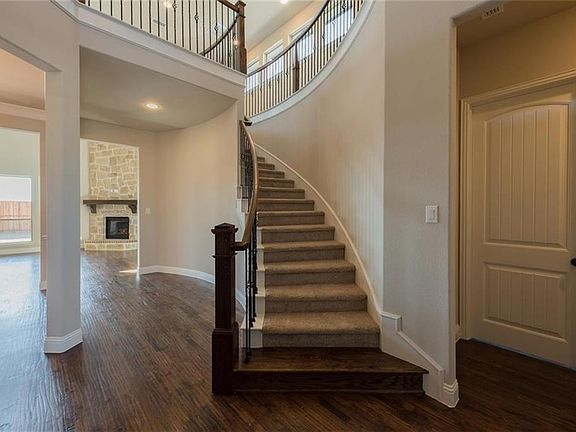 5th image of 909 Colby Bluff Dr