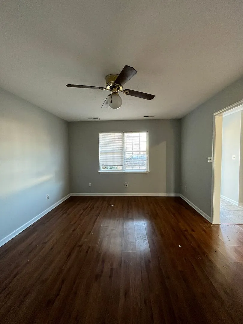 105 Hillridge Court — Photo 2