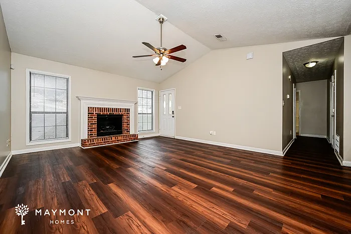 945 Sideline Ct — Photo 3