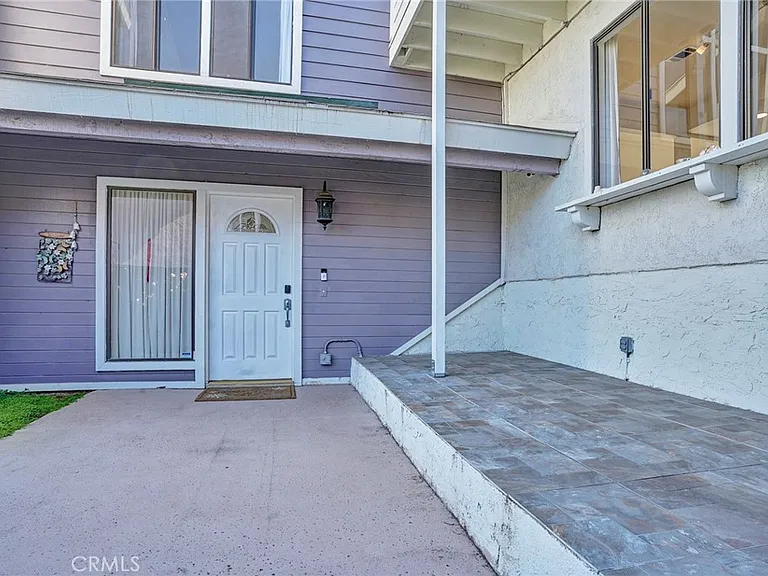 1409 Lakeside Ln — Photo 8