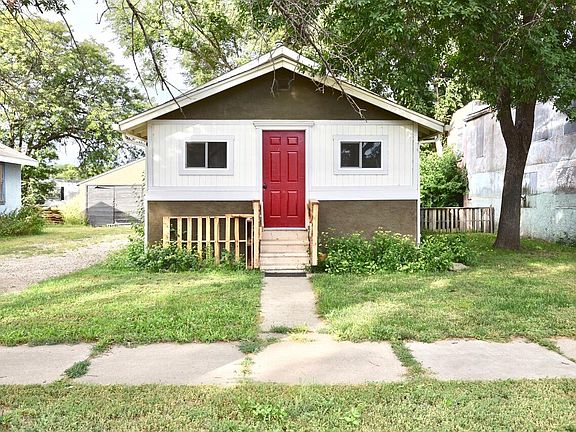 2nd image of 418 W Dakota Ave
